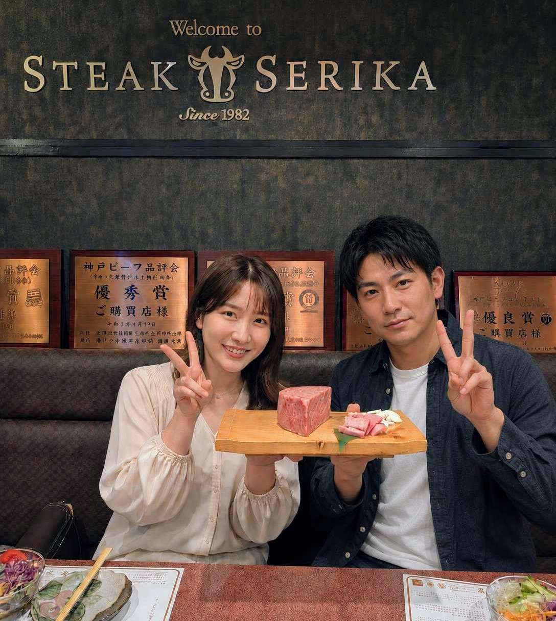 宇都宮で結婚記念日ディナーをご利用いただいたご夫婦の記念写真